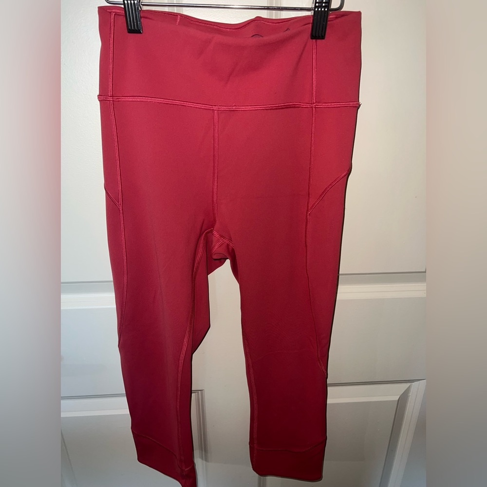 Lululemon size 6 capri leggings